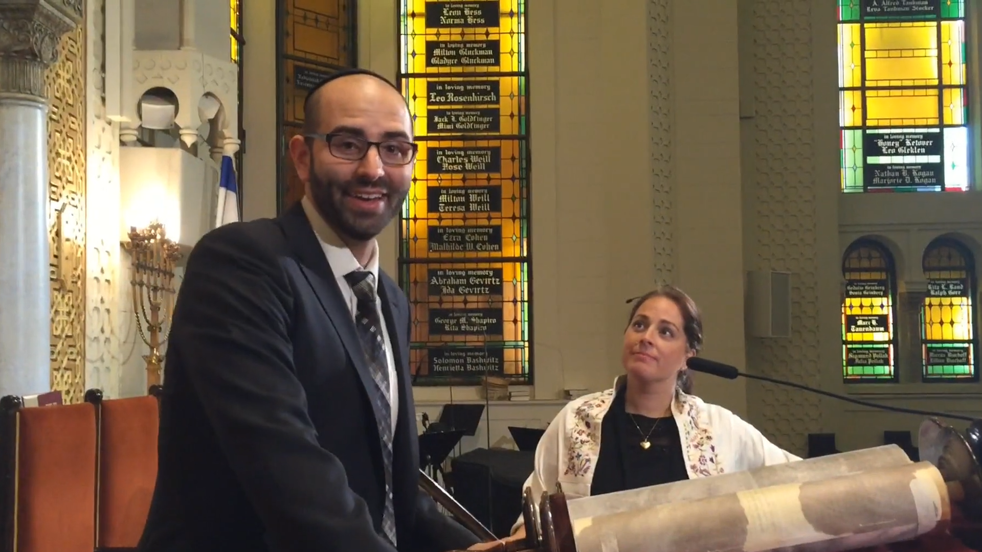 How to raise (hagbah) and wrap (g'lilah) the Torah